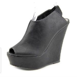 Madden Girl Wallup Black Leather Wedges